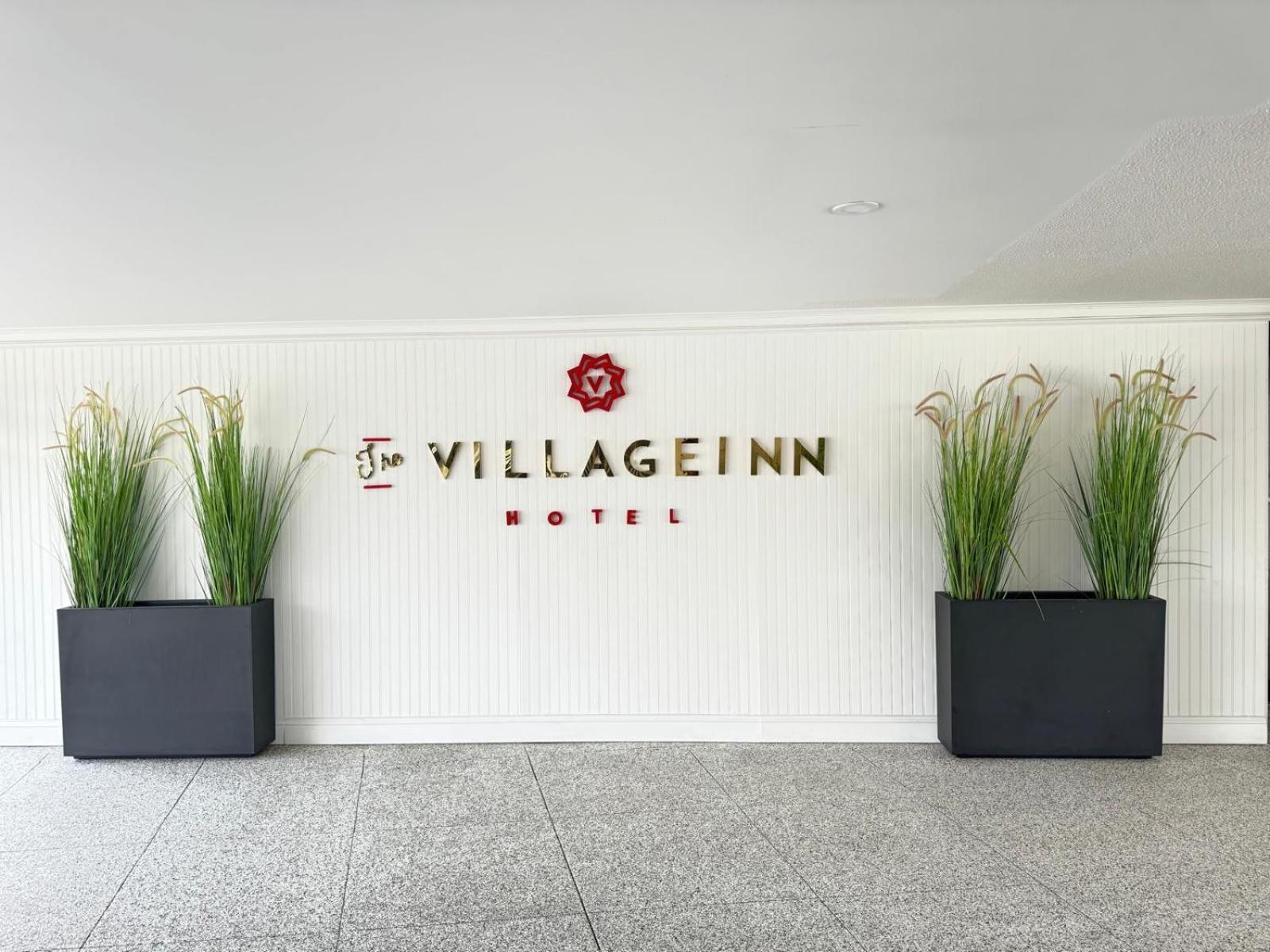 The Village Inn Hotel Milwaukee Exterior photo